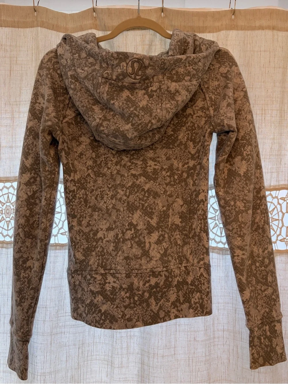 lululemon athletica gray patterned